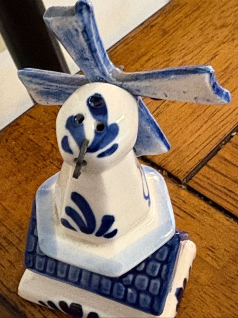 windmill ceramic single shaker - Picture 3 of 3